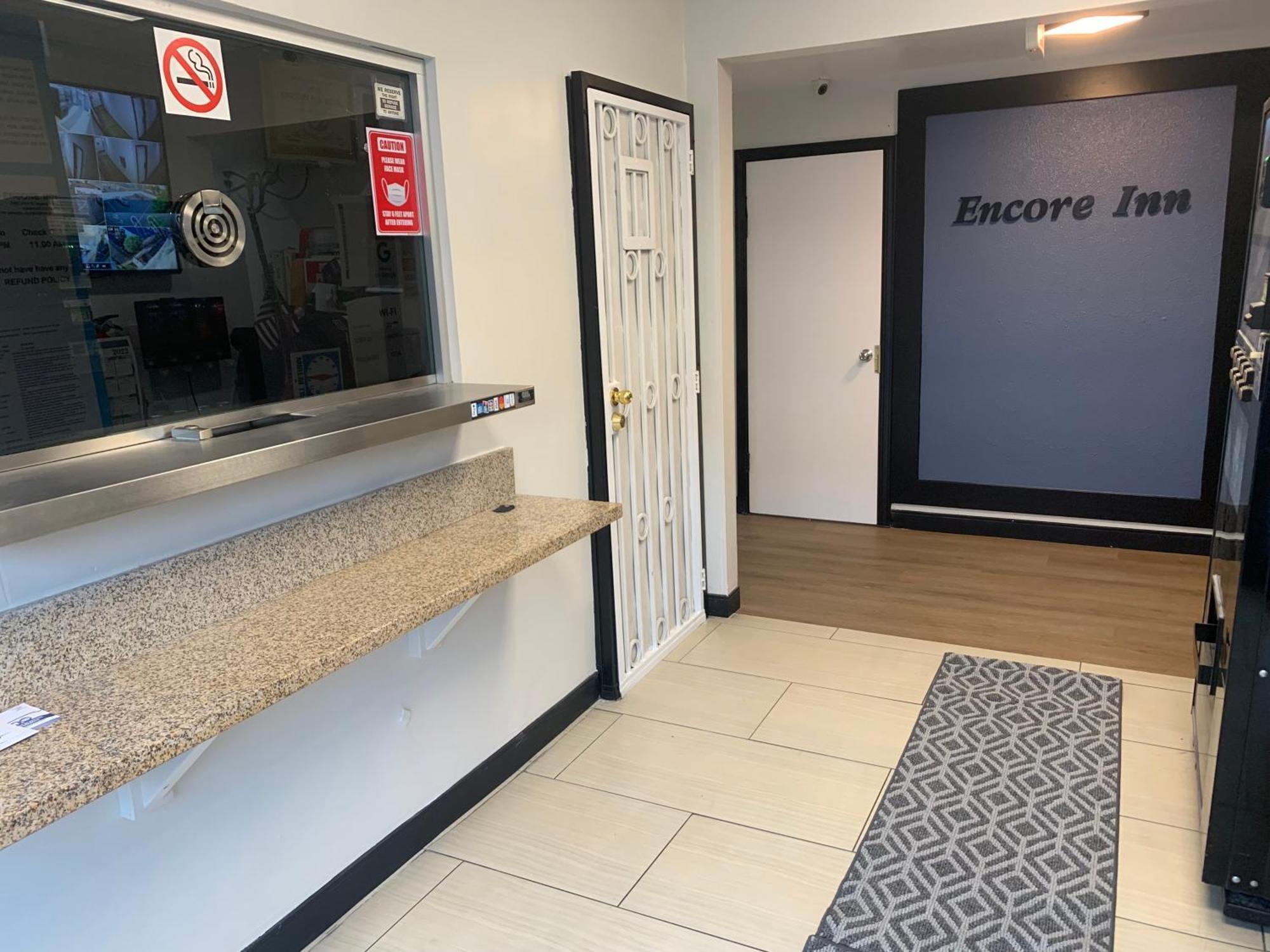 Encore Inn Ингълуд Екстериор снимка