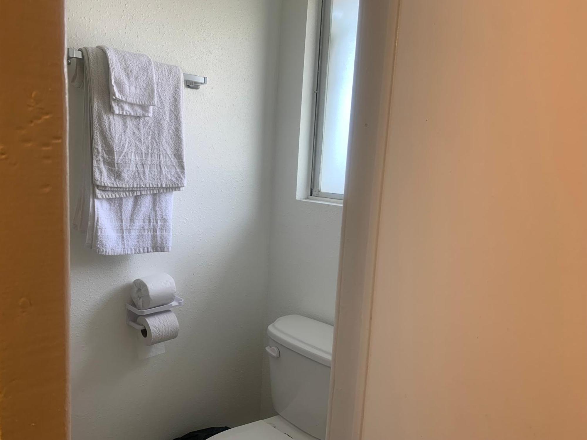 Encore Inn Ингълуд Екстериор снимка